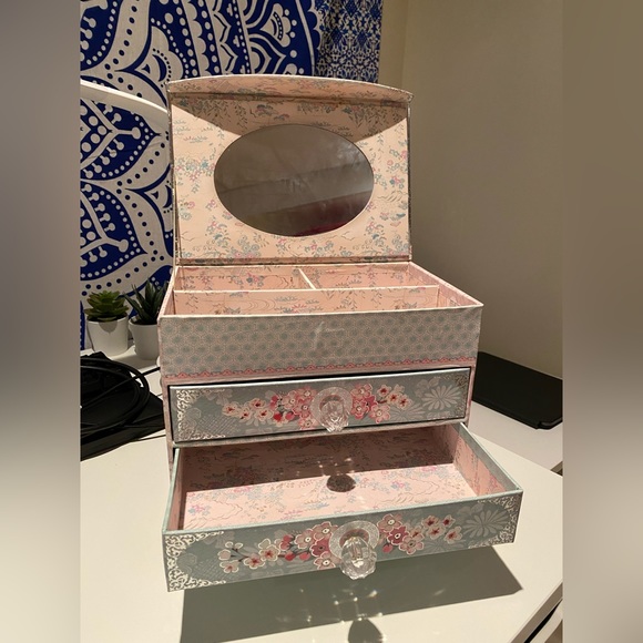 Jewelry box - Picture 3 of 3